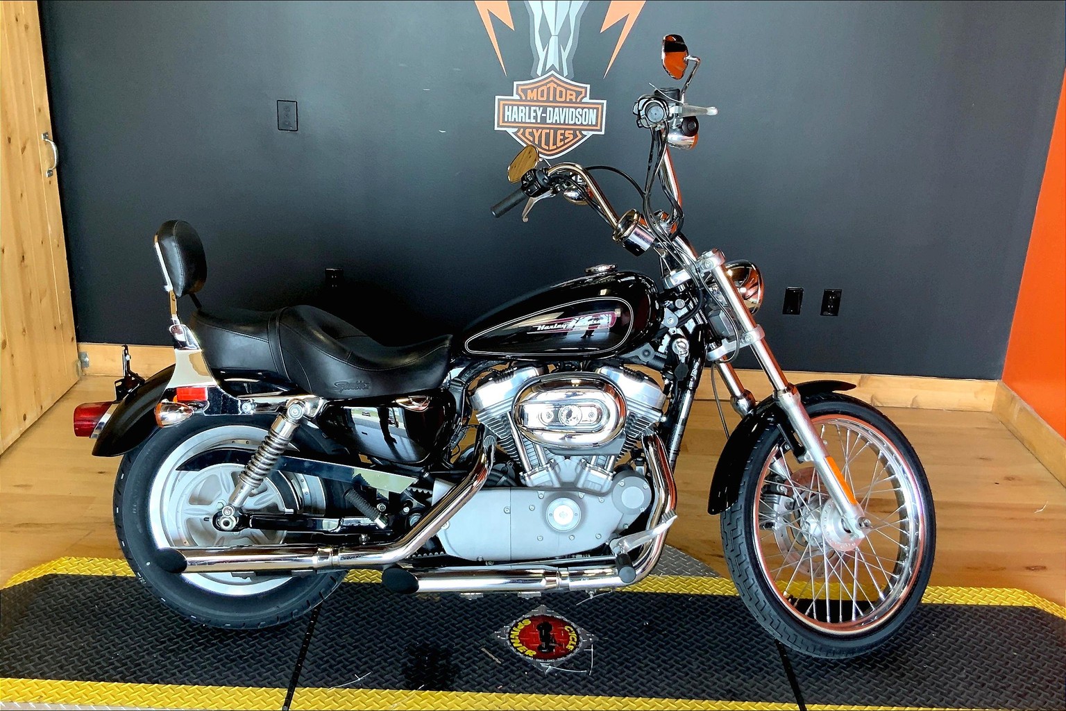 2008 Harley-Davidson® XL883C - Sportster® 883® Custom | Frontier